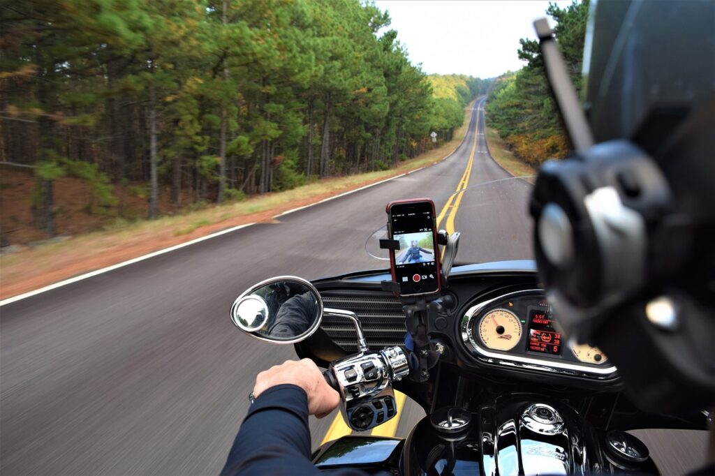 motorcycle, road trip, road-4187586.jpg